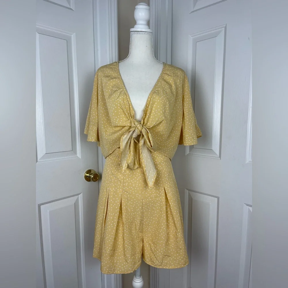 Front Tie Short Set - Picture 2 of 4